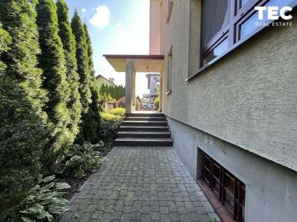 Dom wolnostojący 240 m 5 sypialni garaż na 3 samochody