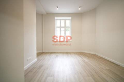 Dwupokojowe mieszkanie w dziedzińcu kamienicy 56m2 2 pok ENG