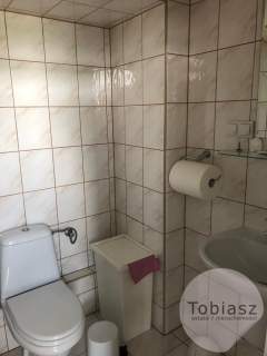 2 pokoje z własnym aneksem i WC /w cenie media