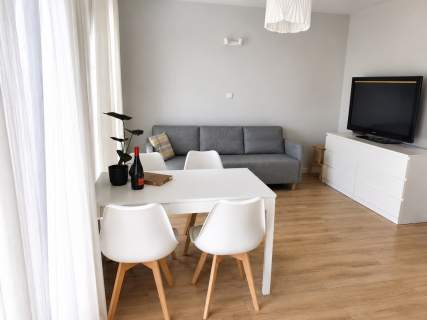 Duże studio miejsce postojowe planowana PKM
