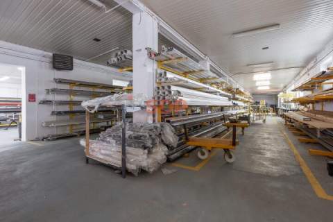 Obiekt - hale prod-magaz. Działka 7060 m2, hale 1366 m2, gm....