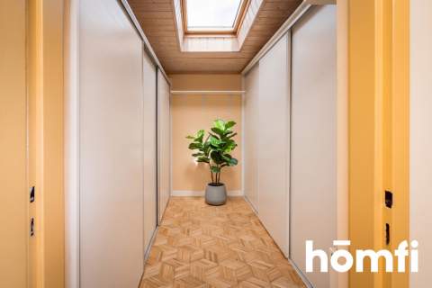 Penthouse z fotowoltaika i szklanym sufitem