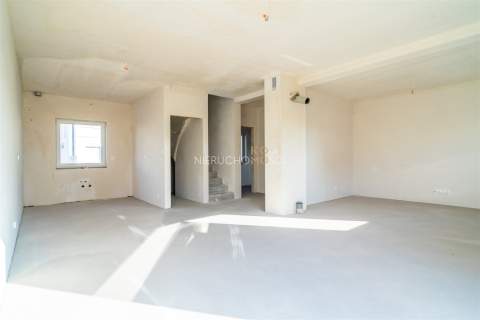 Bliżniak z garażem / Ogród 400 m2 / Duże pokoje