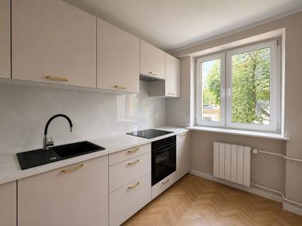 3 POKOJE GENERALNY REMONT 56,5 m WINDA