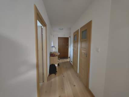 Gotowe do wejścia. 2 M. postojowe, balkon.