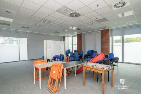 Parterowy lokal usługowy 75 mkw