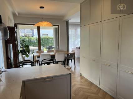 Nowoczesny dom z basenem 210 m2