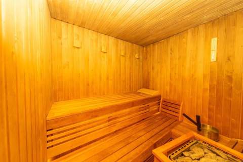 2 pokoje z halą garażową-dostępna sauna
