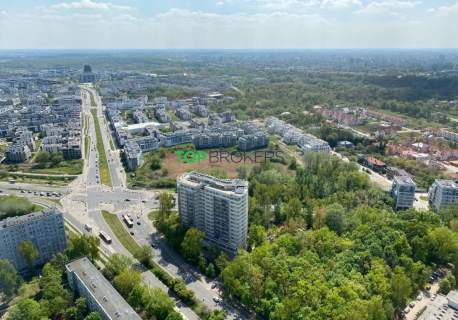 Przestronne dwa pokoje w budynku z basenem