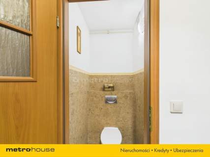 1. piętro, parking za bramą, teren niezalewowy