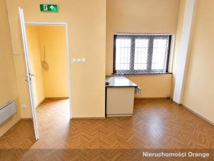 Działka z budynkiem pod usługi 500 m od centrum