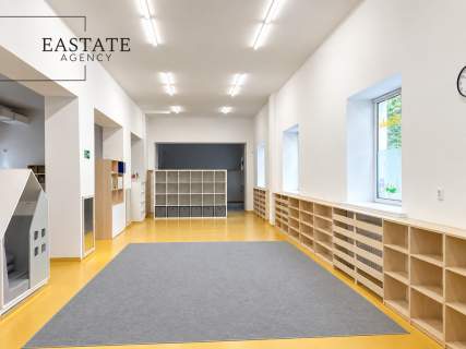 Lokal 300 m2-2 wejścia-duże możliwości adaptacyjne