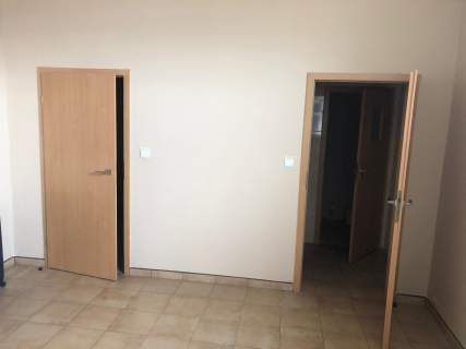 Budynek magazynowy 607 m Działka 1042 m HALA