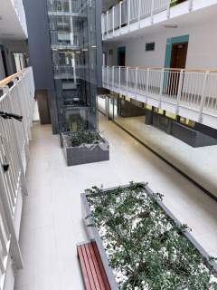 2 POK, osobna kuchnia, balkon, winda, garaż, park.