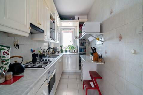 Dwa poziomy, duży balkon i przestrzeń Cisowa.