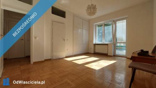 Klimatyczna kawalerka na Powiślu w kamienicy z balkonem