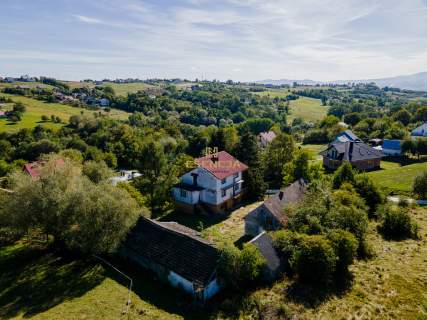 Dom do remontu z zabudową gospodarczą