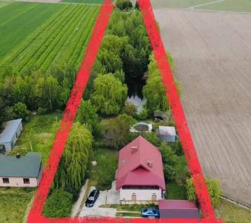 Na sprzedaż klimatyczny dom z prywatnym stawem