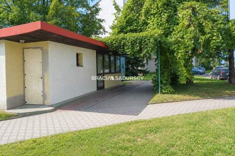WOLNOSTOJĄCY KIOSK HANDLOWY PET FIEGO NOWA HUT