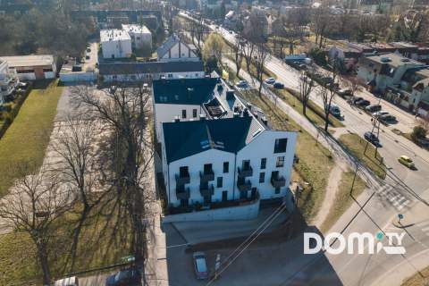 Nowoczesne, zadbane, taras, dwustronne, parking