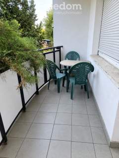 3pokoje na parterze z loggią i miejscem w garażu.