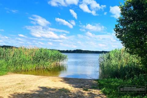 Radacz   działki budowlane nad jeziorem.