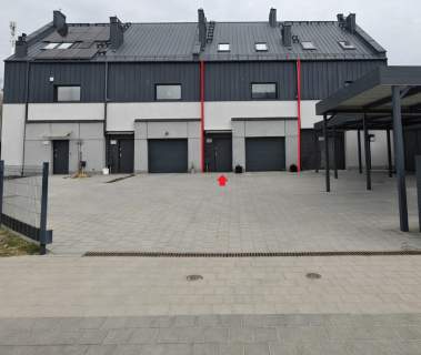 Mieszkanie w szeregu, garaż w bryle, praca zdalna