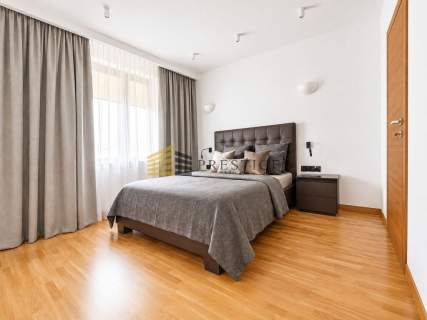 Klimatyzowany apartament z widokiem na park Patria