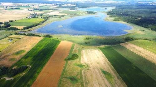 WYJĄTKOWA NIERUCHOMOŚĆ Z WŁASNĄ LINIĄ BRZEGOWĄ JEZIORA