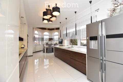 Piękny dom 274 m2, 6 pokoi, 3 łazienki, dz.1027 m2