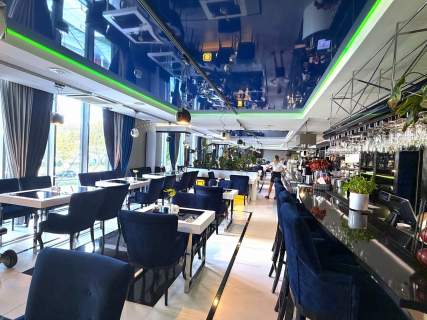 Lokal usługowy z prosperującą restauracją z możliwością zmiany...