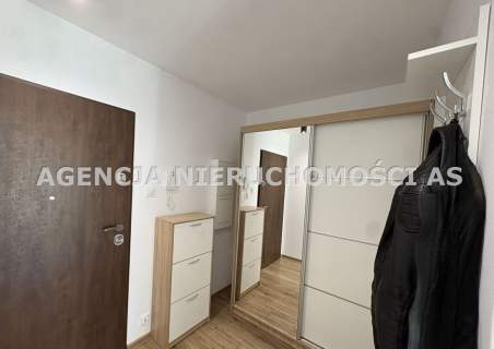 DO ZAMIESZKANIA Z MIEJSCEM POSTOJOWYM I BALKONEM