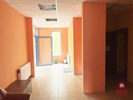 Biuro pod miastem, magazyn, plac