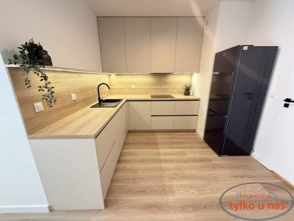 EXTRA NOWIUTKI APARTAMENT - ŁAZARZ KAWALERYJSKA 4