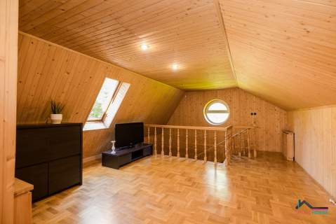 WYJĄTKOWO ZADBANY DOM Z GARAŻEM I CUDNYM OGRODEM