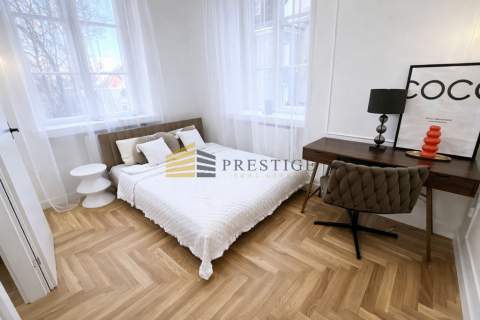 Apartament przy Rynku Nowego Miasta wynajme