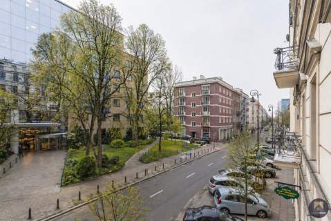 Biuro w pięknej kamienicy centrum 12k całość