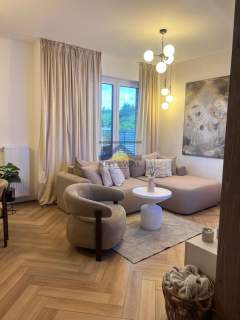 Apartament 93,5 m z ogródkiem i 2 miejscami post.