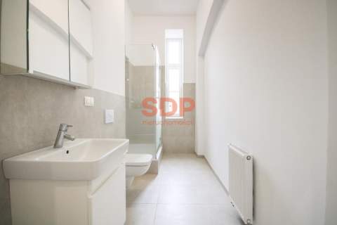 Dwupokojowe mieszkanie w dziedzińcu kamienicy 56m2 2 pok ENG