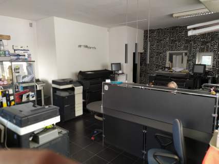 Lokal w centrum Łomianki k/Warszawy wejście od głównej ulicy