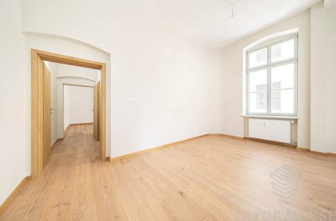 Apartament w odrestaurowanej kamienicy obok Rynku