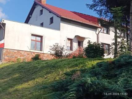 Dom w Szylenach z ogrodem i garażem