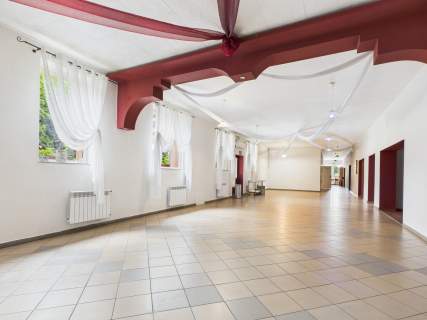 Duży lokal /Agroturystyka / z mieszkaniem