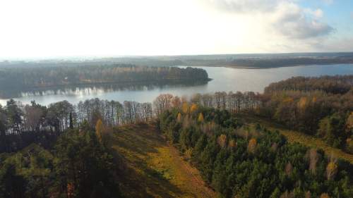 Działka z linią brzegową jeziora