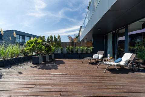 Unikalny apartament z tarasem, na zielonej wyspie