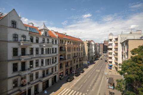 3 klimatyczne pokoje w kamienicy centrum