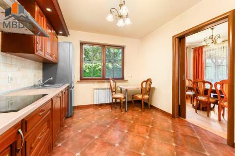 Dom wolnostojący 244 m 6 pokoi 16,2 ara
