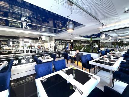 Lokal usługowy z prosperującą restauracją z możliwością zmiany...