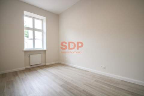 Dwupokojowe mieszkanie w dziedzińcu kamienicy 56m2 2 pok ENG