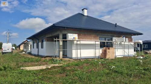 Nowoczesne domy na kameralnym osiedlu - stan zamknięty z elewacją